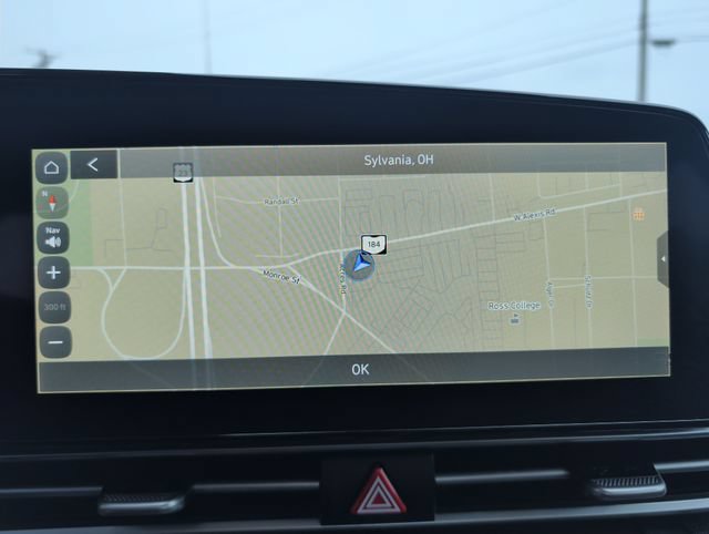 Used 2023 Hyundai Elantra SEL w/ Convenience Package FWD image 3