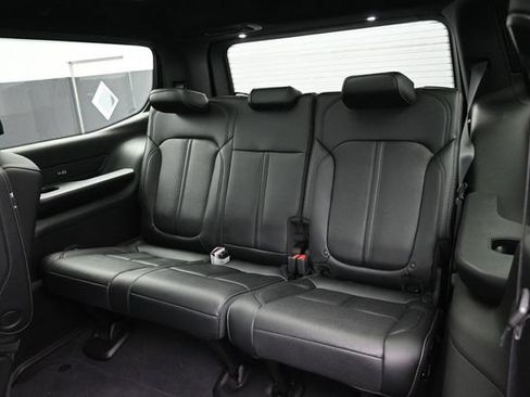Used 2025 Jeep Wagoneer Series III w/ Premium Group I AWD/4WD image 20