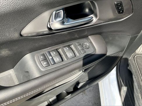 New 2026 Chrysler Pacifica Select w/ S Appearance Package FWD image 17