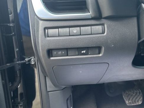 Used 2023 Nissan Rogue SV w/ SV Premium Package image 15