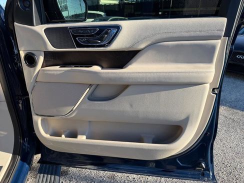 Used 2019 Lincoln Navigator Reserve image 23