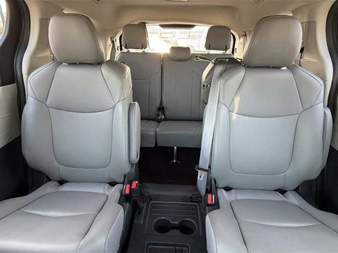 Used 2024 Toyota Sienna XLE image 39