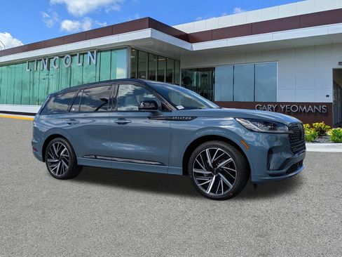 New 2026 Lincoln Aviator Black Label w/ Black Label Special Edition AWD/4WD image 2