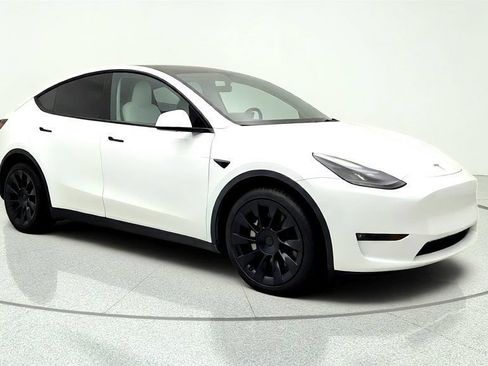 Used 2022 Tesla Model Y Long Range AWD/4WD image 3