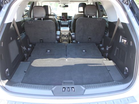 Used 2023 Ford Explorer Limited w/ Limited Technology Package RWD image 10
