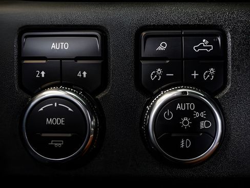 Used 2025 GMC Sierra 1500 SLT AWD/4WD image 17