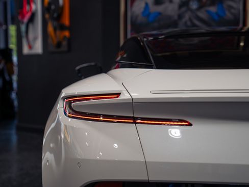 Used 2018 Aston Martin DB11 V12 RWD image 20