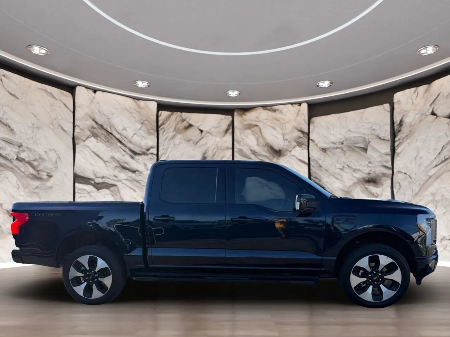 Used 2022 Ford F150 Lightning Platinum AWD/4WD image 4