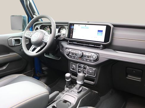New 2026 Jeep Wrangler Unlimited Sahara AWD/4WD image 22
