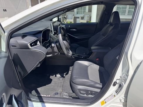 Used 2020 Toyota Corolla XSE FWD image 9