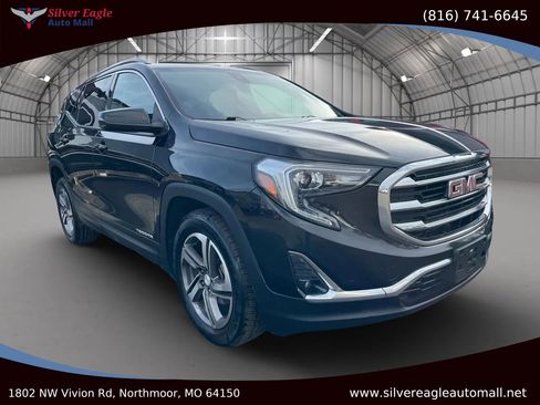 Used 2021 GMC Terrain SLT image 2
