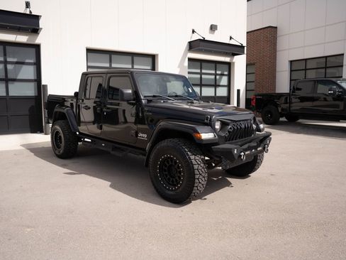 Used 2021 Jeep Gladiator Overland w/ Uconnect 4C Nav & Sound Group AWD/4WD image 4