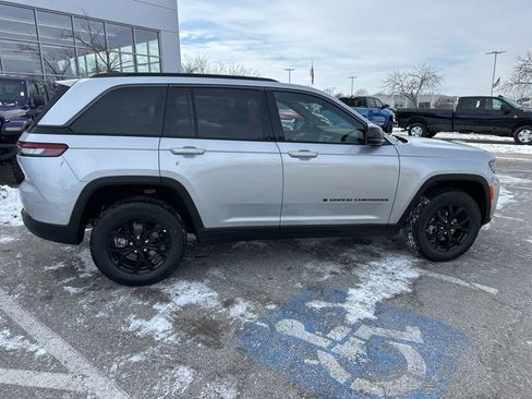 New 2026 Jeep Grand Cherokee Altitude image 34