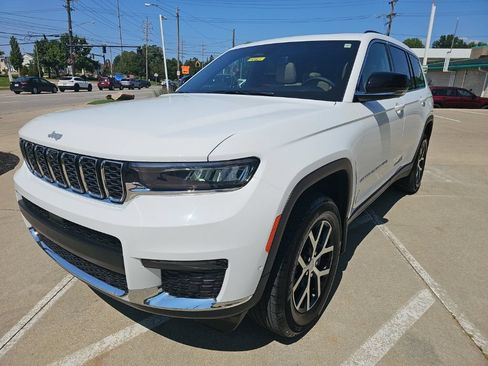 Certified 2025 Jeep Grand Cherokee L Limited w/ Luxury Tech Group II AWD/4WD image 8