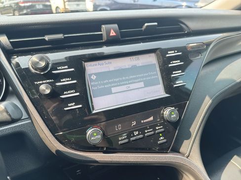 Used 2019 Toyota Camry SE FWD image 13