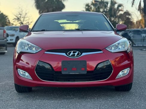 Used 2016 Hyundai Veloster Coupe 3D image 2