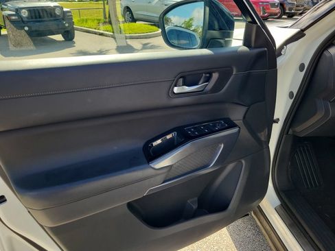 Used 2023 Nissan Pathfinder SL w/ SL Premium Package FWD image 18