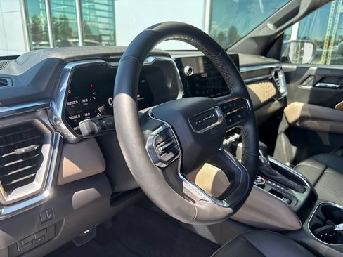 Used 2025 GMC Canyon Denali AWD/4WD image 5