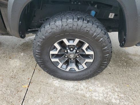 Used 2022 Toyota Tacoma TRD Off-Road w/ Technology Package AWD/4WD image 6