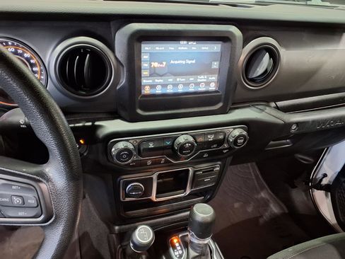 Used 2023 Jeep Wrangler Sport image 9