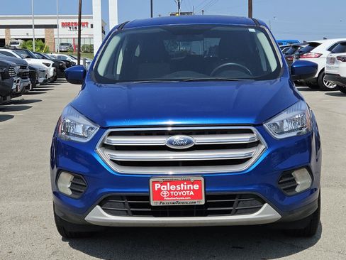 Used 2017 Ford Escape SE FWD image 2