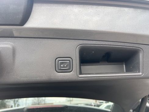 Used 2021 GMC Terrain SLT w/ Infotainment Package II image 16