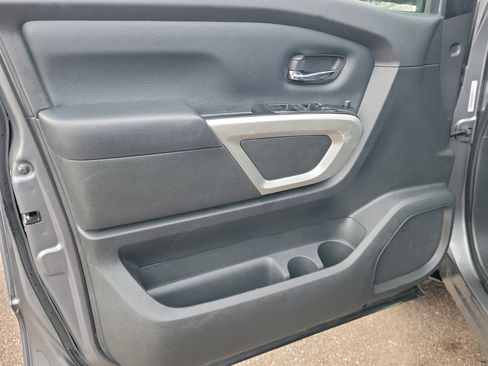 Used 2023 Nissan Titan SV image 18