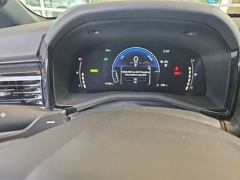Used 2025 Toyota Camry SE FWD image 6