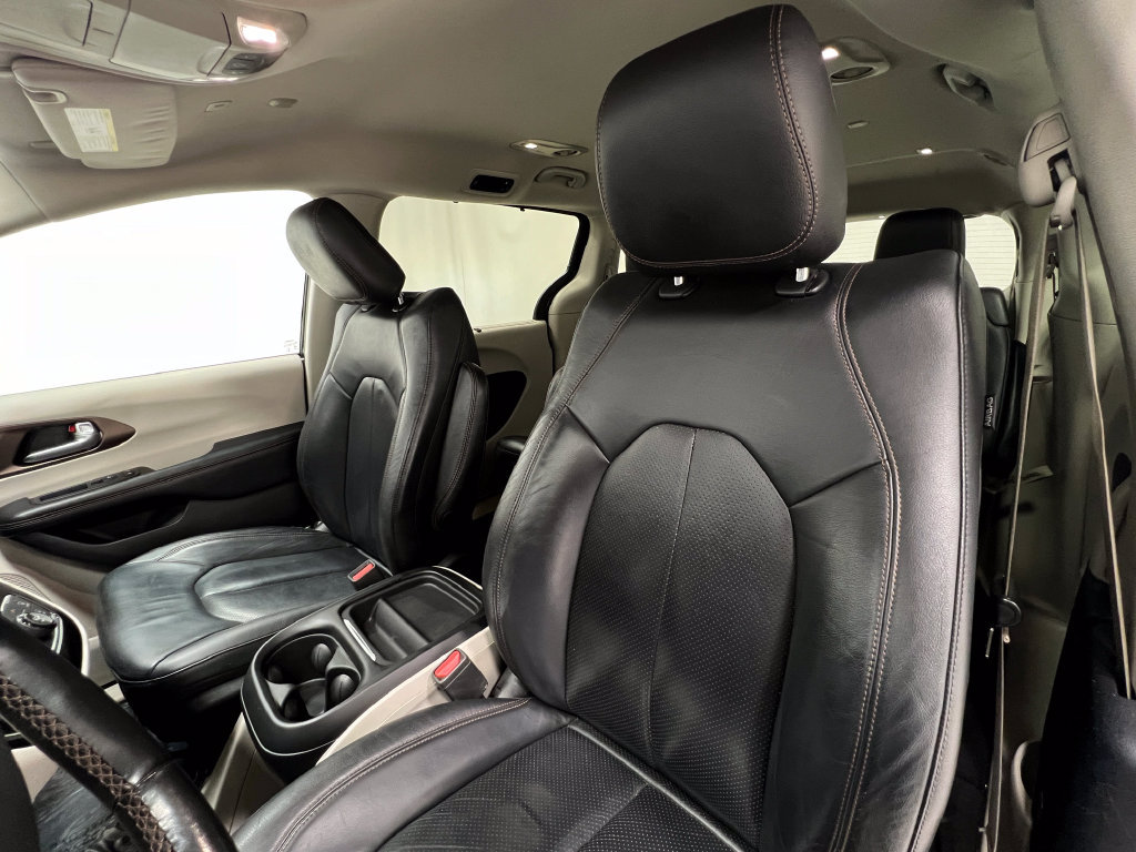Used 2019 Chrysler Pacifica Touring-L FWD image 12
