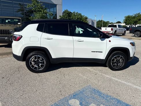 Used 2025 Jeep Compass Trailhawk AWD/4WD image 29