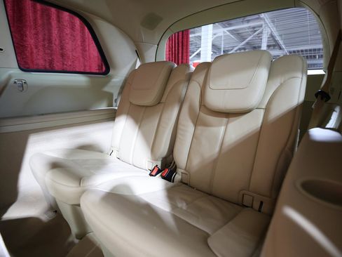 Used 2011 Mercedes-Benz GL 550 4MATIC image 15