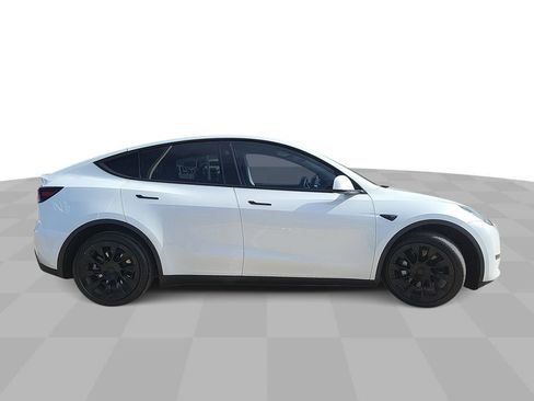 Used 2024 Tesla Model Y Long Range image 9