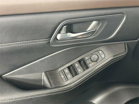 Used 2023 Nissan Rogue SV w/ SV Premium B Package image 25