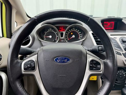 Used 2013 Ford Fiesta SE image 17