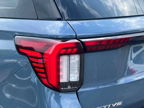 Used 2026 Ford Explorer Active AWD/4WD image 11