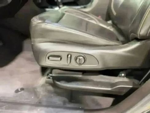 Used 2021 Chevrolet Traverse LT w/ LT Premium Package image 15