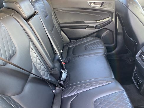 Used 2024 Ford Edge Titanium image 11