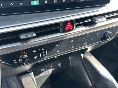 Certified 2024 Kia Sorento LX FWD image 16