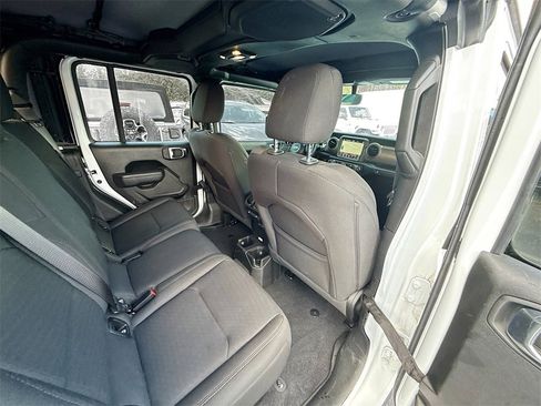 Used 2022 Jeep Gladiator Willys image 32