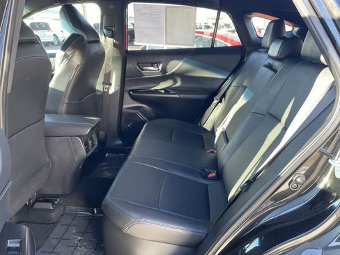 Used 2022 Toyota Venza XLE image 12