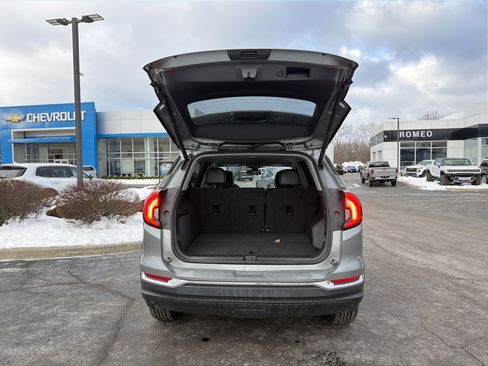 Used 2023 GMC Terrain SLT image 32