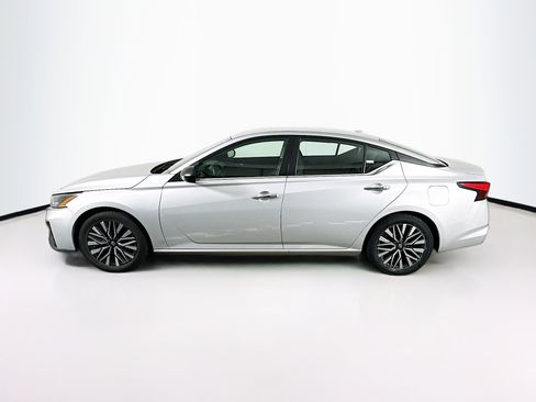 Used 2024 Nissan Altima 2.5 SV image 4
