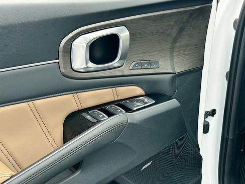 New 2025 Kia Sorento SX Prestige w/ Olive Brown Leather Package image 8
