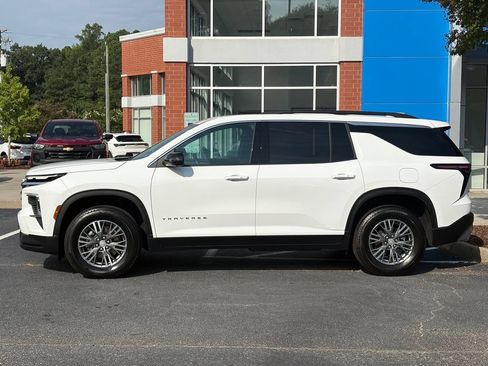 Used 2026 Chevrolet Traverse LT w/ Driver Confidence Package FWD image 2