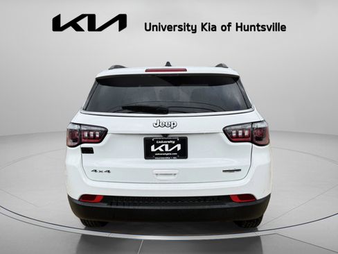 Used 2024 Jeep Compass Latitude image 6