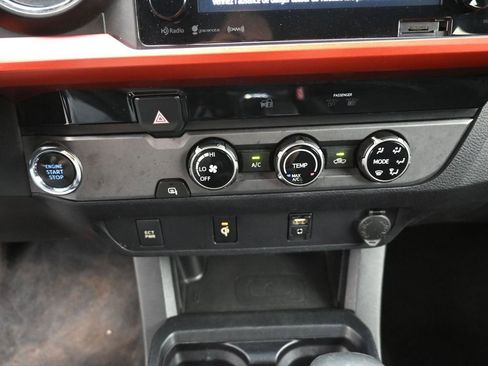 Used 2017 Toyota Tacoma TRD Sport w/ Tow Package image 28