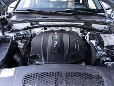 Certified 2020 Porsche Macan image 34