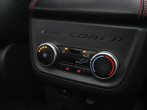 Used 2025 Ford Explorer ST image 32