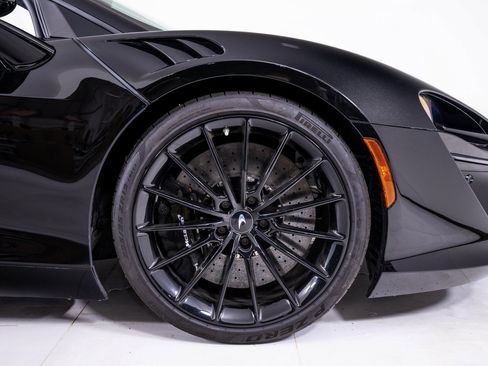 Used 2025 McLaren Artura Spider image 17