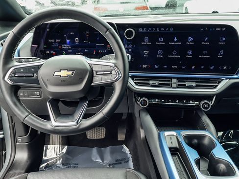 Used 2024 Chevrolet Equinox EV LT image 3